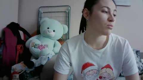 Snapshot of prettybella_7 chatting on 03.03.26 Bella online show from 03.03.26
