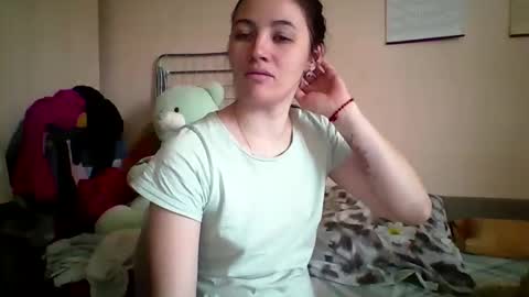 Snapshot of prettybella_7 chatting on 04.16.26 Bella online show from 04.16.26