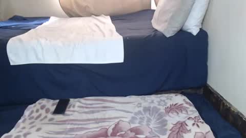 Snapshot of prettyblack25 chatting on 12.22.25 Cindy online show from 12.22.25