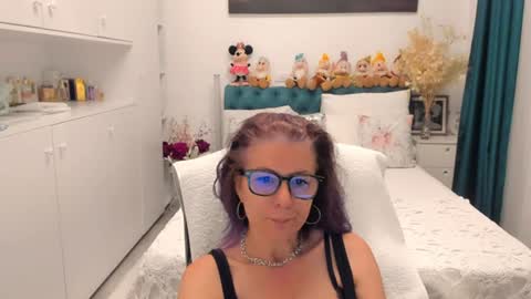 Snapshot of prettyblackeyes chatting on 06.15.26 wilma online show from 06.15.26