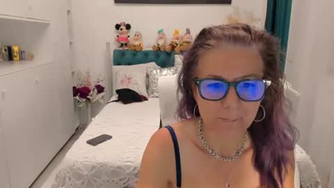 Snapshot of prettyblackeyes chatting on 06.18.26 wilma online show from 06.18.26