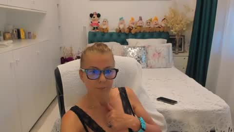 Snapshot of prettyblackeyes chatting on 07.03.26 wilma online show from 07.03.26