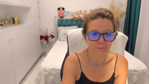 Snapshot of prettyblackeyes chatting on 07.19.26 wilma online show from 07.19.26