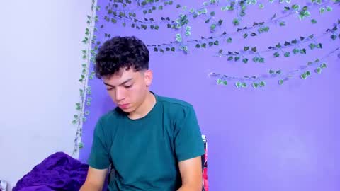 Snapshot of prettybunnies08 chatting on 02.11.25 Enzo Denis online show from 02.11.25