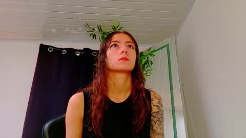 Snapshot of prettybunnies08 chatting on 11.30.25 Enzo Denis online show from 11.30.25