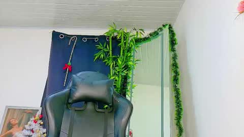 Snapshot of prettybunnies08 chatting on 01.15.26 Enzo Denis online show from 01.15.26