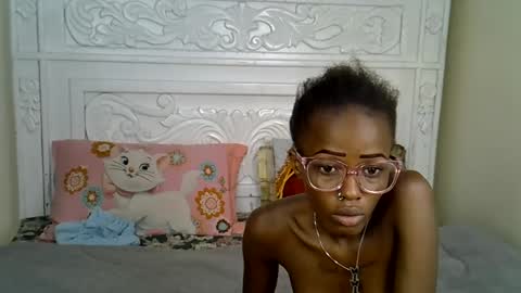 Snapshot of prettybunnny chatting on 12.18.25 Bunny online show from 12.18.25