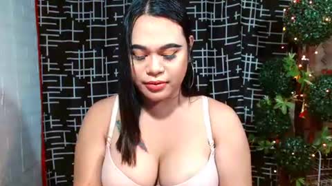 Snapshot of prettydiannara chatting on 10.11.25 prettydiannara online show from 10.11.25