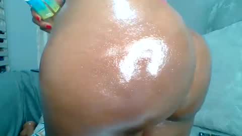 Snapshot of prettyela chatting on 11.21.25 PrettyEla online show from 11.21.25