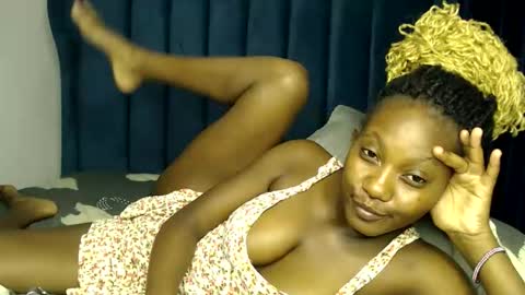 Snapshot of prettygoddess1 chatting on 10.16.25 Mary online show from 10.16.25