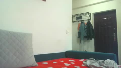 prettyjulliette online show from 12.05.25