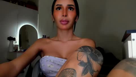 Snapshot of prettylittlesuckerr chatting on 11.15.25 Jovill Mays online show from 11.15.25