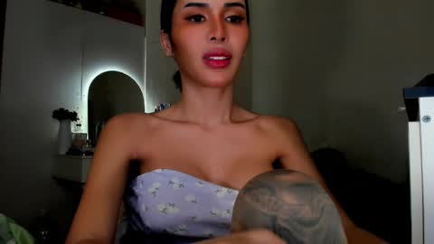 Snapshot of prettylittlesuckerr chatting on 11.20.25 Jovill Mays online show from 11.20.25