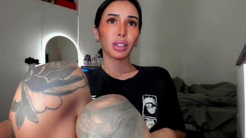 Snapshot of prettylittlesuckerr chatting on 11.23.25 Jovill Mays online show from 11.23.25