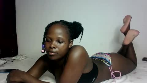 Snapshot of prettymelly_ chatting on 03.08.25 Melly online show from 03.08.25