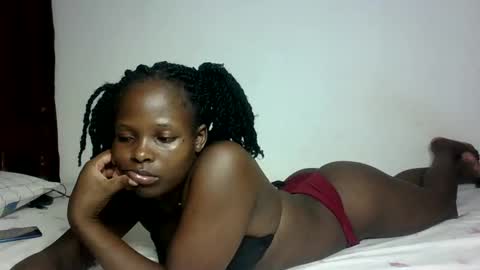 Snapshot of prettymelly_ chatting on 03.10.25 Melly online show from 03.10.25