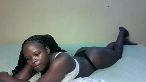 Snapshot of prettymelly_ chatting on 09.10.25 Melly online show from 09.10.25