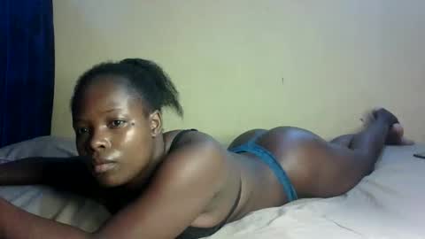 Snapshot of prettymelly_ chatting on 09.29.25 Melly online show from 09.29.25