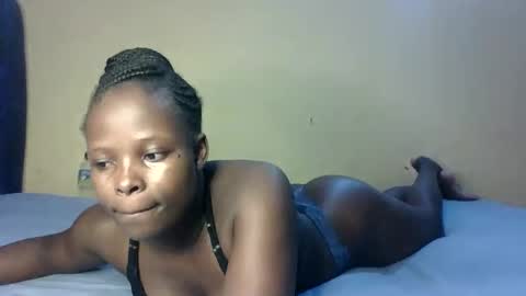 Snapshot of prettymelly_ chatting on 10.23.25 Melly online show from 10.23.25