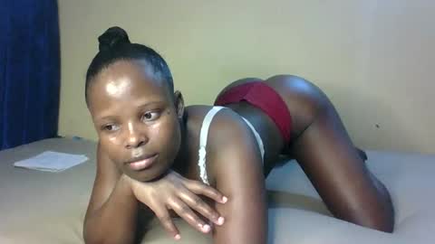 Snapshot of prettymelly_ chatting on 11.02.25 Melly online show from 11.02.25