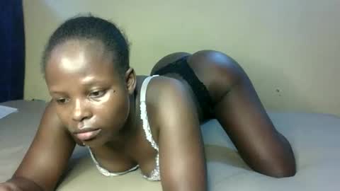 Snapshot of prettymelly_ chatting on 11.04.25 Melly online show from 11.04.25