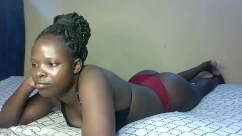 Snapshot of prettymelly_ chatting on 11.22.25 Melly online show from 11.22.25