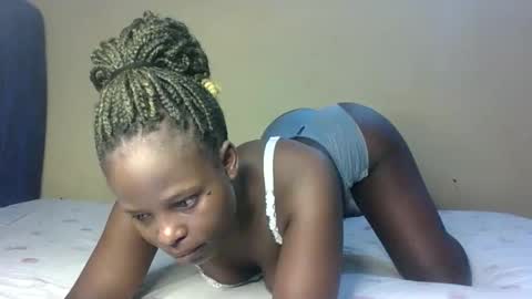 Snapshot of prettymelly_ chatting on 12.01.25 Melly online show from 12.01.25