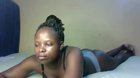 Snapshot of prettymelly_ chatting on 12.05.25 Melly online show from 12.05.25