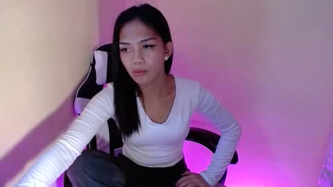 Snapshot of prettymiya chatting on 09.17.25 Miya 3 online show from 09.17.25