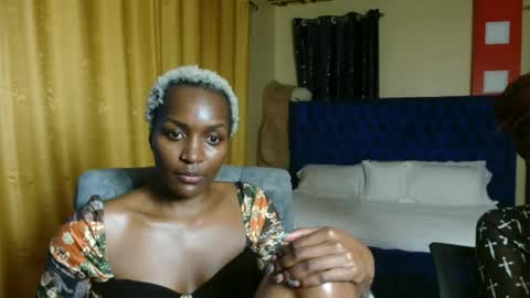 Snapshot of prettyquee chatting on 06.18.26 sasha online show from 06.18.26