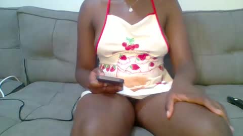 Snapshot of prettyqueen254 chatting on 01.11.25 pretty queen online show from 01.11.25