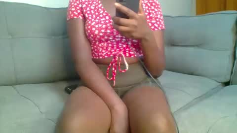 Snapshot of prettyqueen254 chatting on 01.26.25 pretty queen online show from 01.26.25