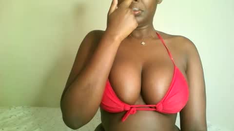 Snapshot of prettyvishy chatting on 12.01.25 prettyvishy online show from 12.01.25