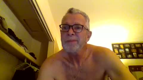 Snapshot of primalpassion chatting on 03.11.25 slut4ever online show from 03.11.25