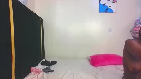 Snapshot of princess_bee1 chatting on 11.30.25 princess online show from 11.30.25