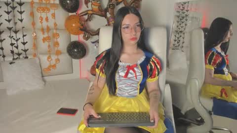 Snapshot of princess_tokyo_ chatting on 10.14.25 princess_tokyo_ online show from 10.14.25