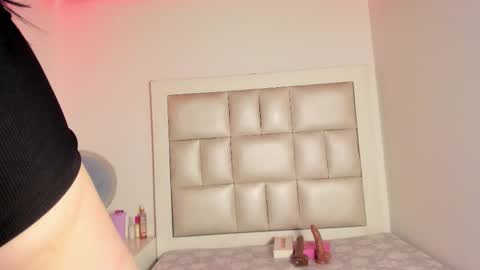 Snapshot of princess_tokyo_ chatting on 12.01.25 princess_tokyo_ online show from 12.01.25