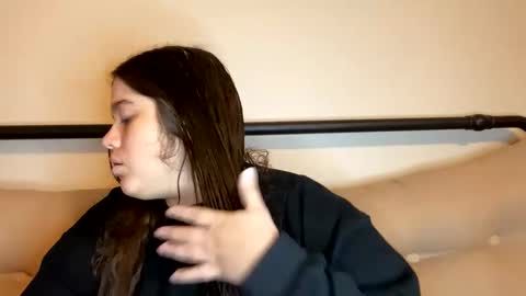 Snapshot of princesslaylaa chatting on 01.13.25 princessviccxo online show from 01.13.25