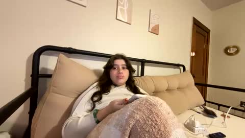 Snapshot of princesslaylaa chatting on 09.28.25 princessviccxo online show from 09.28.25