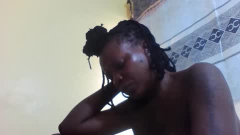Snapshot of princessmiles2 chatting on 05.03.26 phelly online show from 05.03.26