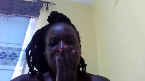 Snapshot of princessmiles2 chatting on 05.12.26 phelly online show from 05.12.26