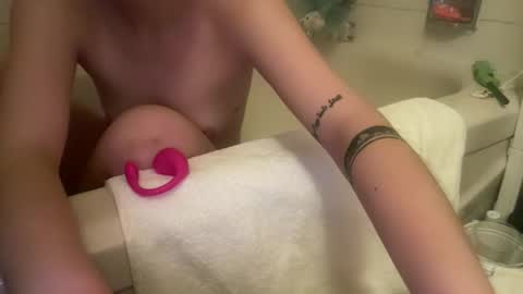 Snapshot of princessoftenis44 chatting on 12.01.25 princessoftenis44 online show from 12.01.25