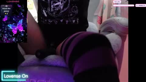 Snapshot of princesstyff chatting on 11.19.25 Tyff et Blast online show from 11.19.25