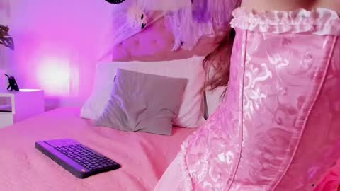 Snapshot of prretty_moon_ chatting on 10.31.25 Pretty Moon online show from 10.31.25