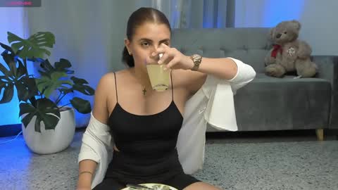 Snapshot of prvncessa_10 chatting on 12.10.24 INDEPENDENT MODEL online show from 12.10.24