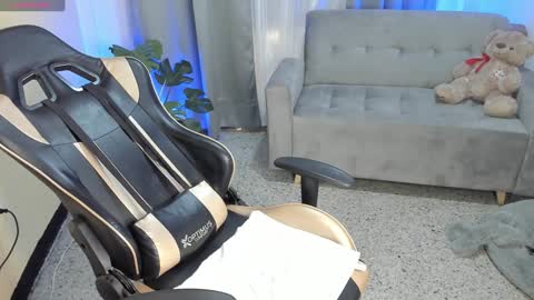 Snapshot of prvncessa_10 chatting on 12.25.24 INDEPENDENT MODEL online show from 12.25.24