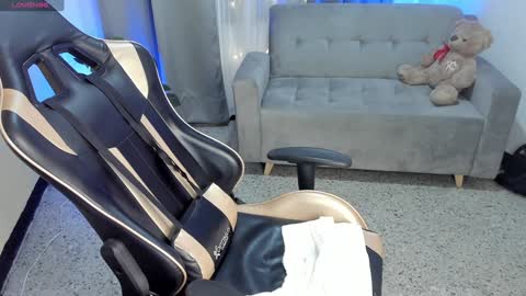 Snapshot of prvncessa_10 chatting on 12.27.24 INDEPENDENT MODEL online show from 12.27.24