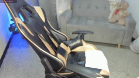 Snapshot of prvncessa_10 chatting on 01.18.25 INDEPENDENT MODEL online show from 01.18.25