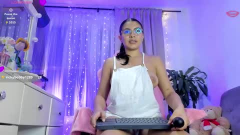 Snapshot of prvncessa_10 chatting on 11.01.25 INDEPENDENT MODEL online show from 11.01.25