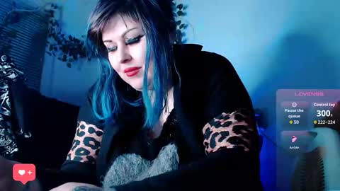 Snapshot of psychobitch69 chatting on 11.26.25 OlivePsy online show from 11.26.25